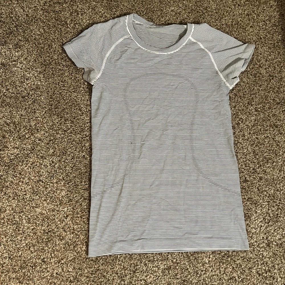 short sleeve swiftly tech size 8